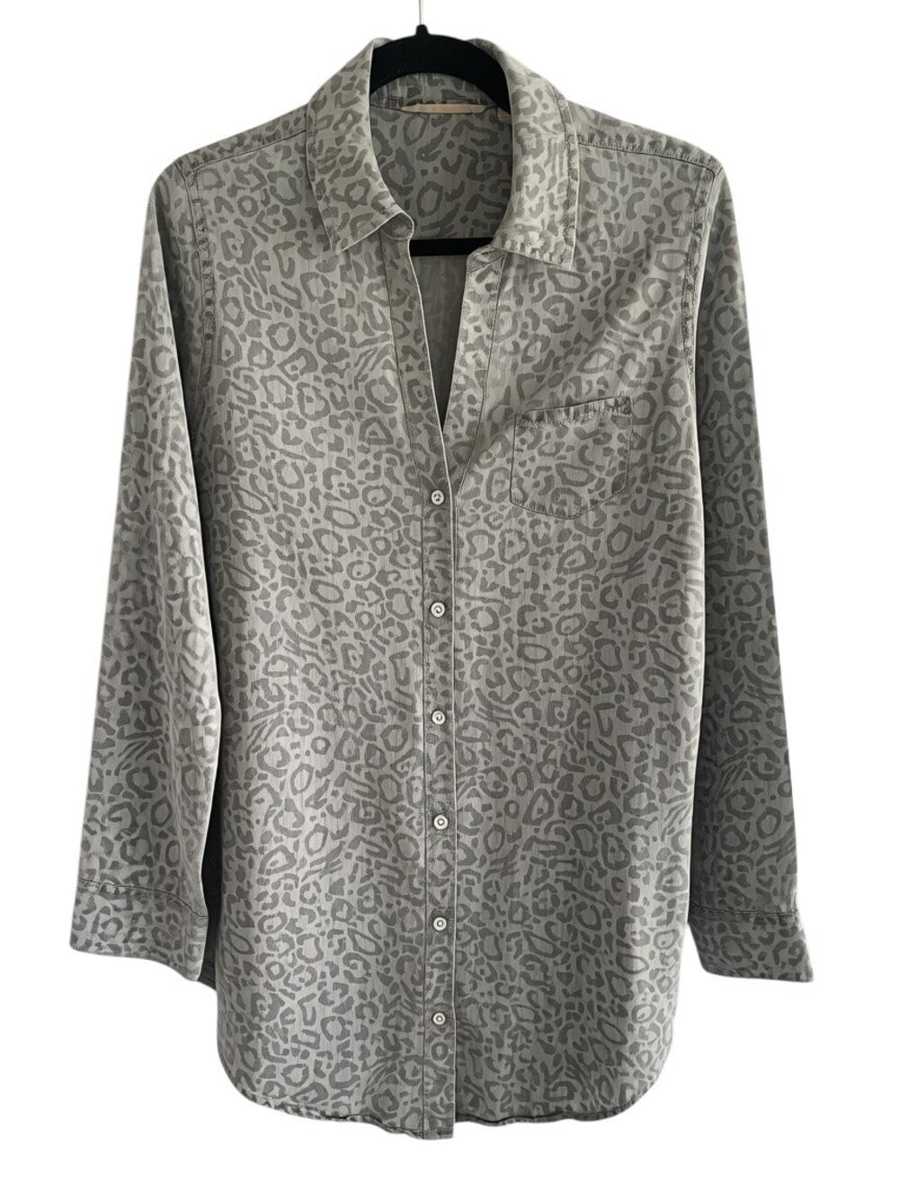 Stylish Women's Soft Surroundings Leopard Print Button-Up Top - M